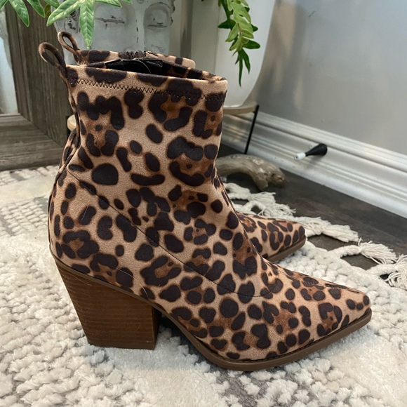 Animal Print Side Zip Ankle Boots - size 10 - Picture 2 of 4